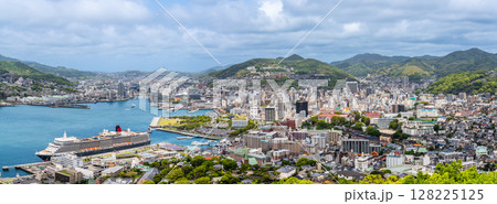 長崎港客船入港（Queen Elizabeth）鍋冠山　パノラマ【長崎市】 128225125