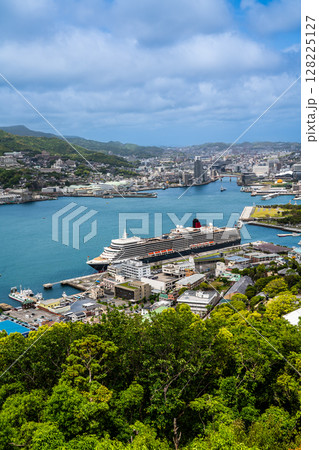 長崎港客船入港（Queen Elizabeth）鍋冠山【長崎市】 128225127