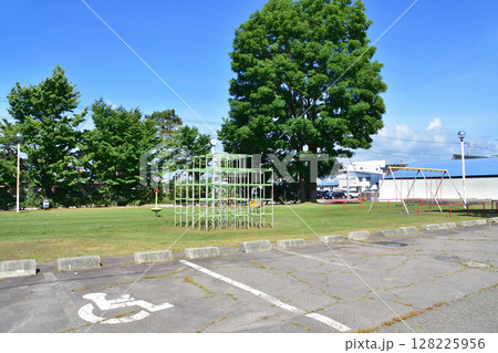 JR北海道の池田駅周辺と利別川の風景 JR北海道の池田駅周辺と利別川の風景 128225956