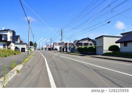 JR北海道の池田駅周辺と利別川の風景 128225958