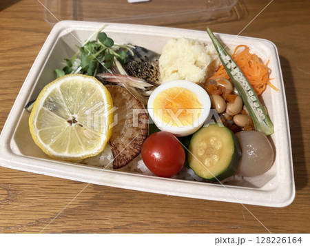 おいしいお弁当ランチ 128226164