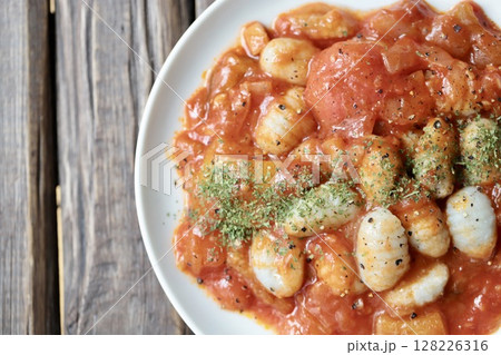 野菜たっぷりトマトソースのジャガイモニョッキ 野菜たっぷりトマトソースのジャガイモニョッキ 128226316