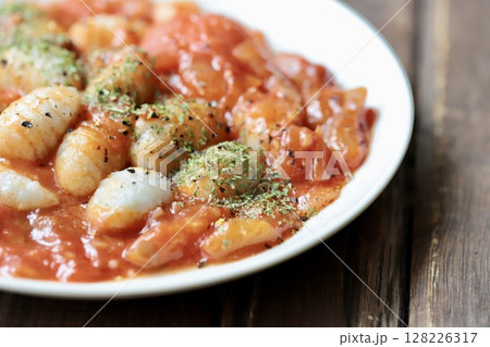 野菜たっぷりトマトソースのジャガイモニョッキ 野菜たっぷりトマトソースのジャガイモニョッキ 128226317