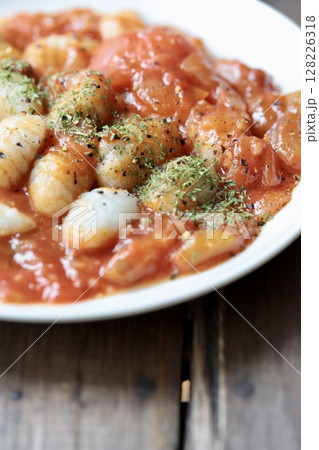 野菜たっぷりトマトソースのジャガイモニョッキ 野菜たっぷりトマトソースのジャガイモニョッキ 128226318