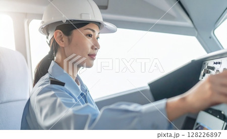 飛行機のコックピットの電子機器を整備をする航空整備士の女性のイメージ 働く女性整備士、エンジニア 飛行機のコックピットの電子機器を整備をする航空整備士の女性のイメージ 働く女性整備士、エンジニア 128226897