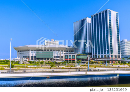 日本の横浜都市景観 7月。みなとみらいのKアリーナなどを望む=令和7年7月9日 日本の横浜都市景観 7月。みなとみらいのKアリーナなどを望む=令和7年7月9日 128231669