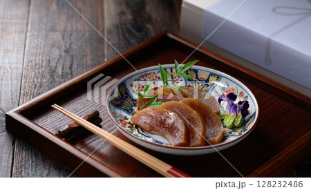 伝統の味 奈良漬けと高級桐箱の和風ギフトセット 128232486