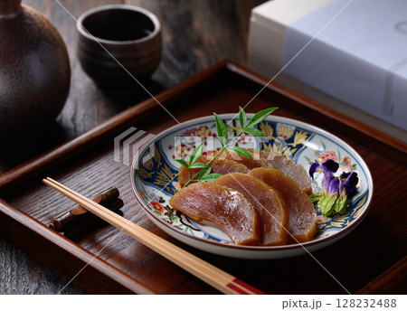 伝統の味 奈良漬けと高級桐箱の和風ギフトセット 128232488