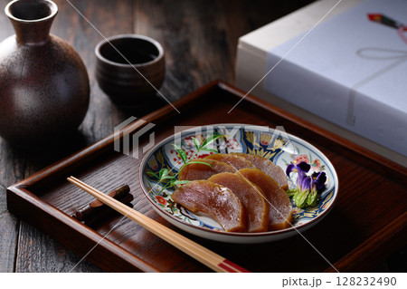 伝統の味 奈良漬けと高級桐箱の和風ギフトセット 伝統の味 奈良漬けと高級桐箱の和風ギフトセット 128232490