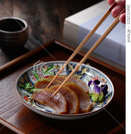 伝統の味 奈良漬けと高級桐箱の和風ギフトセット 伝統の味 奈良漬けと高級桐箱の和風ギフトセット 128232492