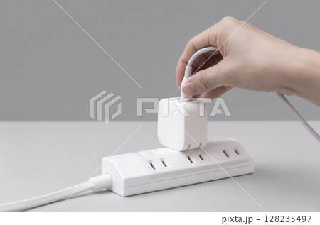 タイプC-USB. USBコンセント、USB充電器、USBチャージャー、USBプラグ。 タイプC-USB. USBコンセント、USB充電器、USBチャージャー、USBプラグ。 128235497