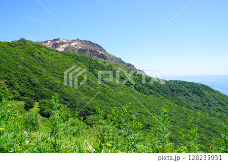 海峡展望台から見る恵山 128235931