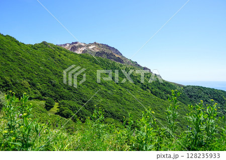 海峡展望台から見る恵山 128235933