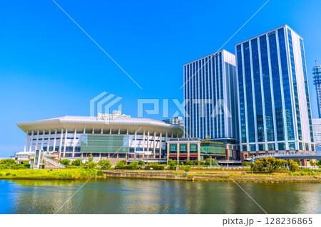 日本の横浜都市景観 7月。みなとみらいのKアリーナなどを望む=令和7年7月9日 日本の横浜都市景観 7月。みなとみらいのKアリーナなどを望む=令和7年7月9日 128236865