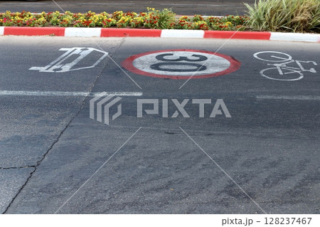 Road markings in Israel 128237467