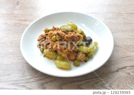 spicy fried roasted duck meat with grape and eggplant in curry on plate 128239565
