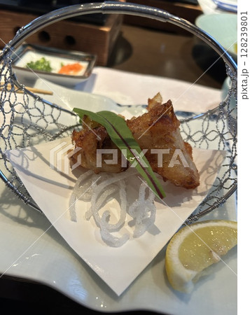 ふぐの唐揚げ 128239801