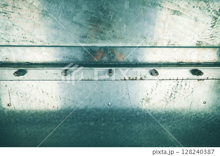 メタル素材とボルト,Metal and bolts 128240387