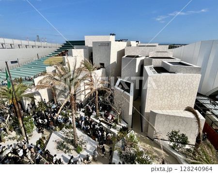 大阪・関西万博2025 大屋根リングから見た海外パビリオン 大阪・関西万博2025 大屋根リングから見た海外パビリオン 128240964