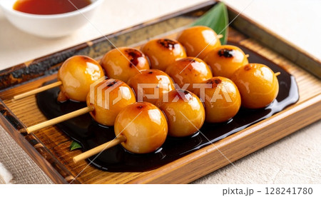 照りが美しいみたらし団子の和スイーツ 128241780