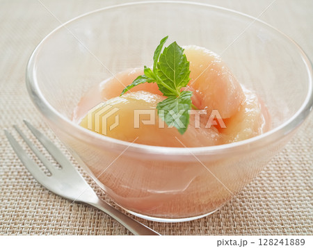 おいしい桃のコンポート おいしい桃のコンポート 128241889