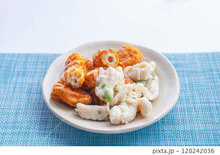一口サイズのチクワと枝豆入り 一口サイズのチクワと枝豆入り 128242036