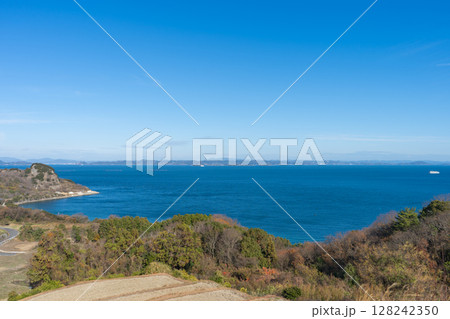 香川県小豆郡　豊島ののどかな風景 128242350