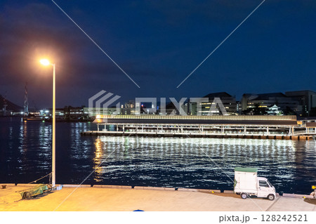 香川県高松市 夜の高松港の風景 香川県高松市 夜の高松港の風景 128242521