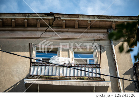 Visible fissure in build structure reveal effects of tremors, pointing to outdate building condition 128243520
