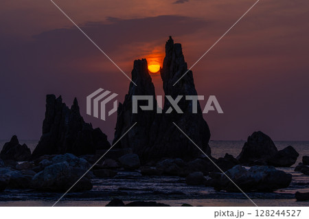 《和歌山県》橋杭岩の夜明け 《和歌山県》橋杭岩の夜明け 128244527