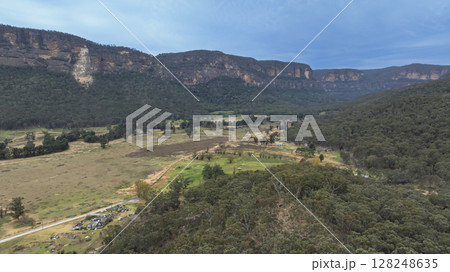 The old oil shale town of Glen Davis in Capertee Valley in Australia 128248635