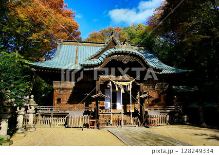 秋の陸奥… 紅葉の『二本松神社』 128249334