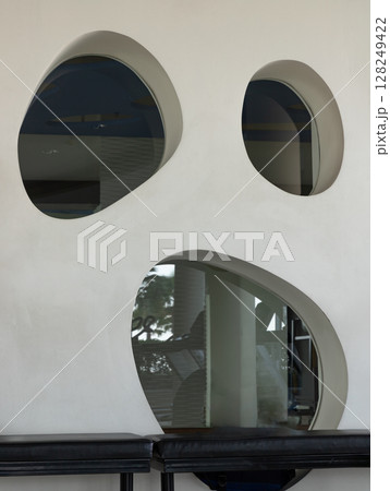 Glass wall scary shape, Glass mirrored panels are embedded in the white wall and are decorated in the fitness room. 128249422