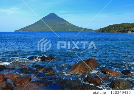 【鹿児島県】薩摩の長崎鼻から見た開聞岳（薩摩富士） 128249430