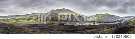 Dramatic volcanic landscape with glacier lagoon in Iceland 128249609
