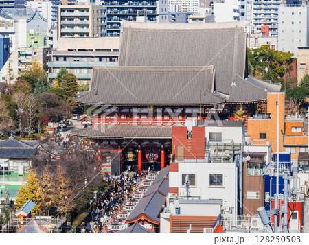 浅草寺　宝蔵門と仲見世 128250503