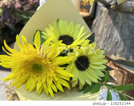 ひまわりのミニブーケ 128252144