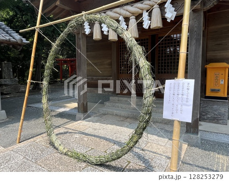 福岡市東区「名島神社」社殿・夏越し大祓いの茅輪くぐり 128253279