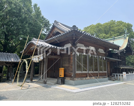 福岡市東区「名島神社」社殿・夏越し大祓いの茅輪くぐり 128253282