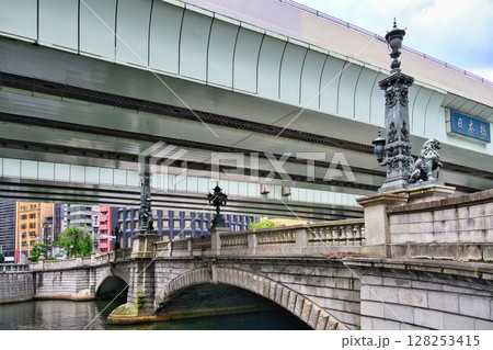 日本橋（にほんばし）　江戸時代からの商業、文化の中心地 128253415