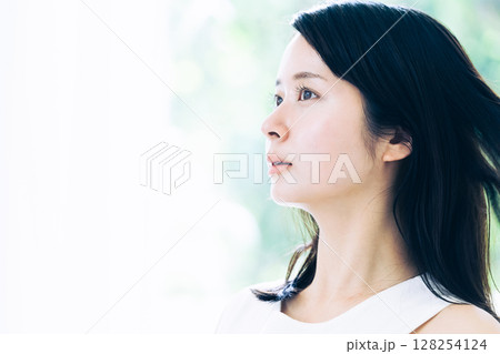 若い女性のビューティイメージ 若い女性のビューティイメージ 128254124