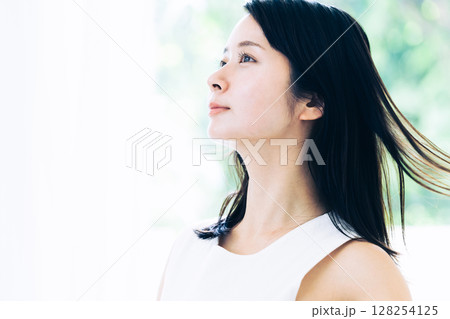 若い女性のビューティイメージ 若い女性のビューティイメージ 128254125