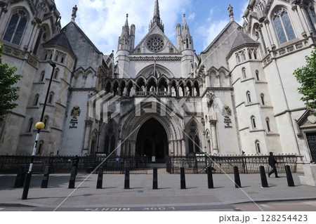 ロンドンの王立裁判所 128254423