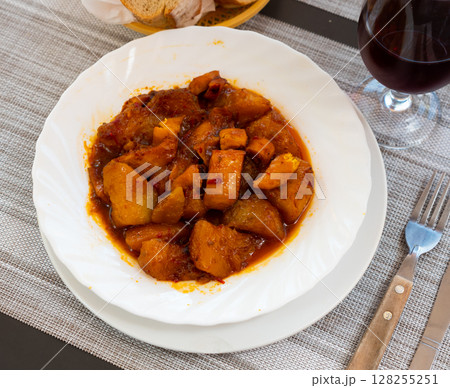 Patatas con sepia, stewed cuttle with potatoes 128255251
