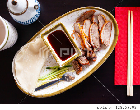Traditional dish of Chinese cuisine is delicious Peking duck Traditional dish of Chinese cuisine is delicious Peking duck 128255305