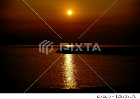 <五島の風景>夜明けの海と朝日の風景 <五島の風景>夜明けの海と朝日の風景 128255376