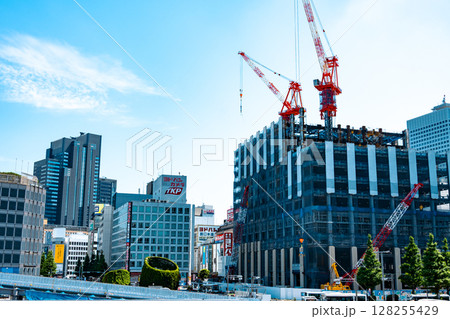 東京再開発風景 新宿駅西口周辺の建設工事 2025.06　b-4 ライトカラー 128255429