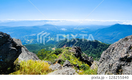 夏の妙高山登山（南峰頂上から野尻湖方面の眺め） 128255840