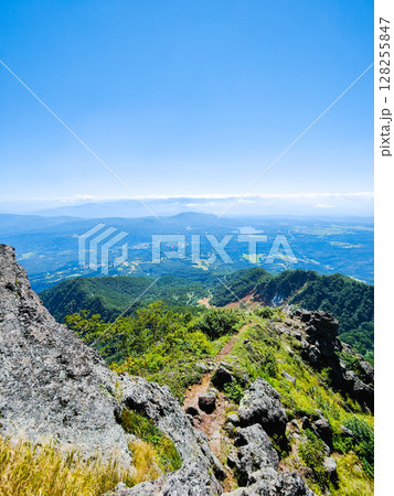 夏の妙高山登山（南峰頂上から野尻湖方面の眺め） 128255847