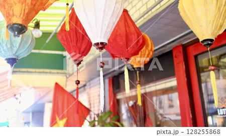 ベトナム風の路地の風景 128255868